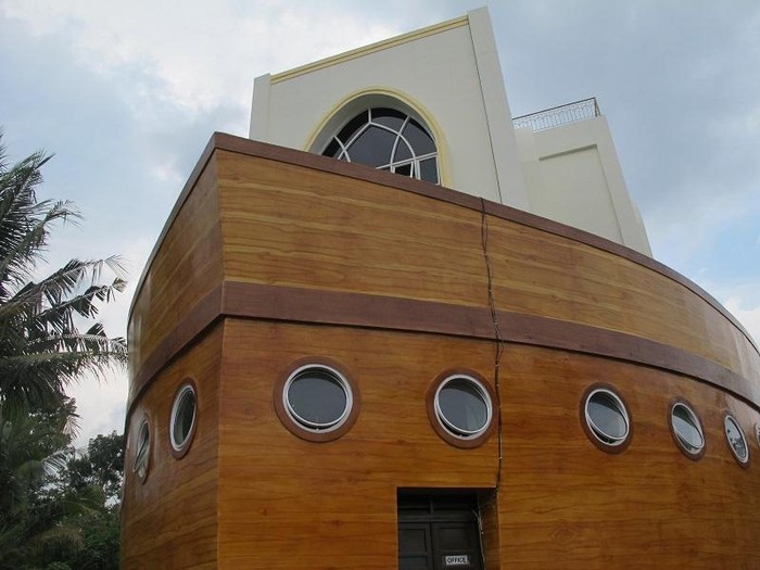 masjid kapal kota semarang bagian luar2