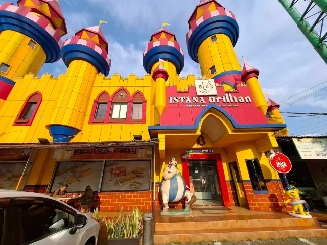 Istana Brillian Oleh-oleh Makanan & Buah Tangan