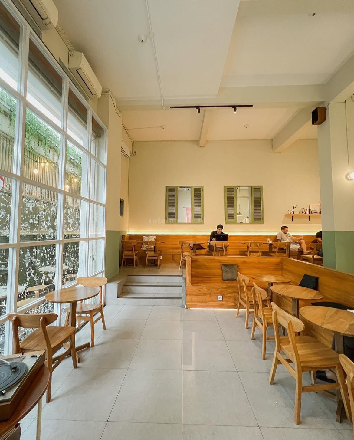 indoor sedjenak koffie