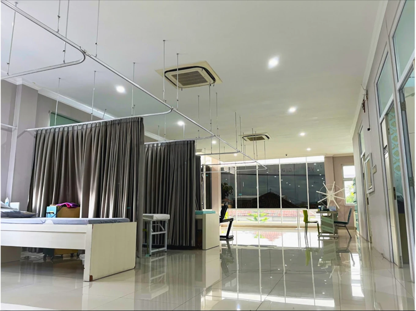 ruang pasien klinik bina sehat