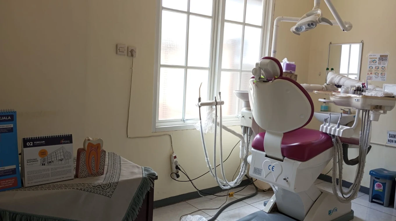 ruang perawatan gigi klinik hutama medika